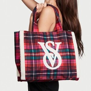 VICTORIA'S SECRET
Plaid Tote
